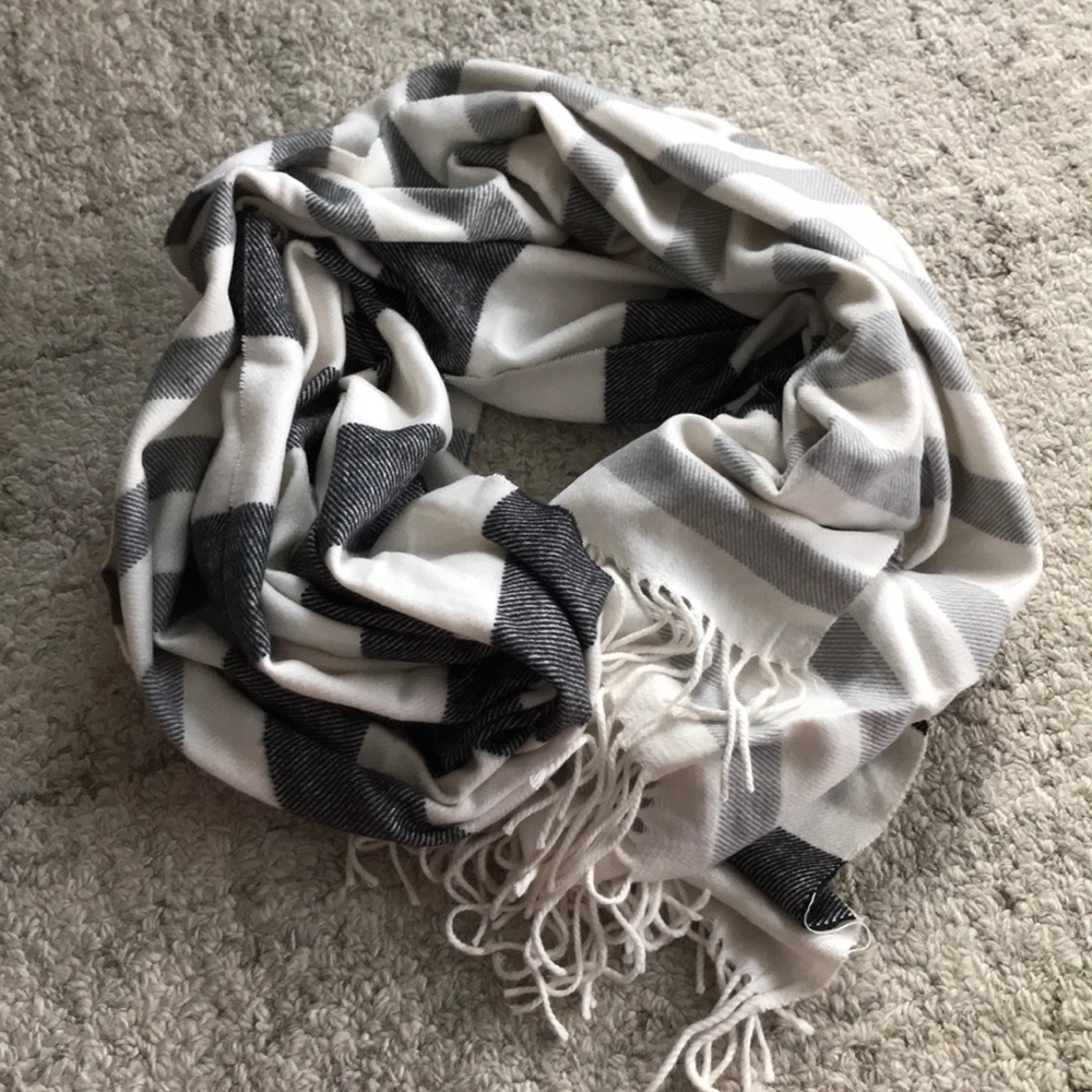 White and grey stripe Winter scarf
